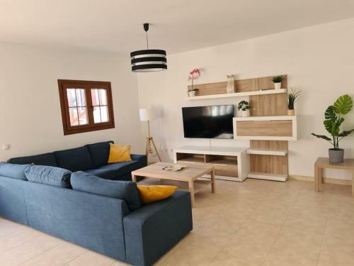Luxury 4-bedroom Villa With Heated Pool + Sea View
