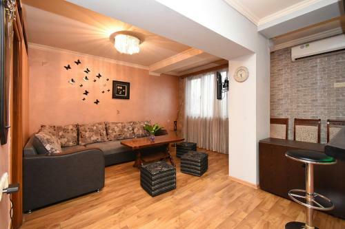 Yerevan Center Apartment By Full House