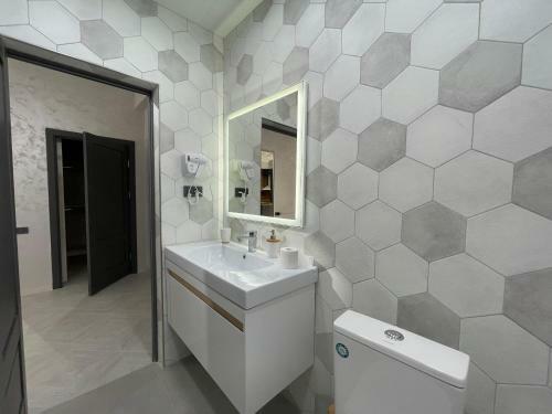 Andranik's City Center Apartment