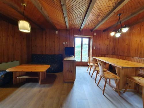 Chalet Au Milieu Des Montagnes