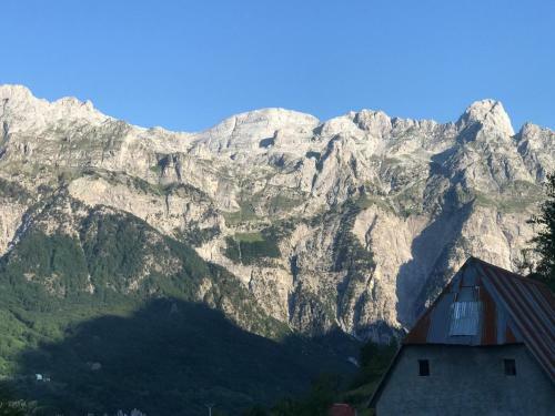 Hostal Marash Rrgalla Guesthouse