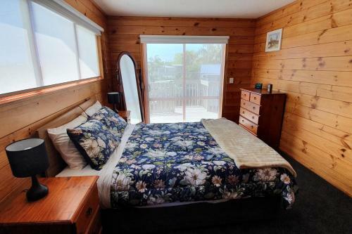 Pohutukawa Lodge By Orewa Beach