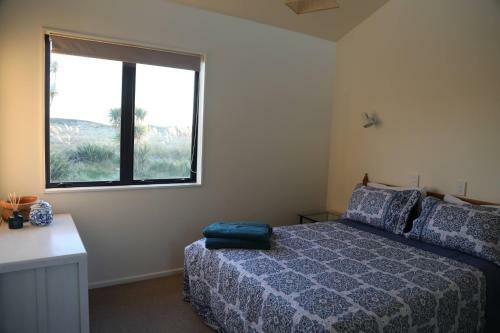 Idyllic Ocean Front Beach House - Waikawa Beach