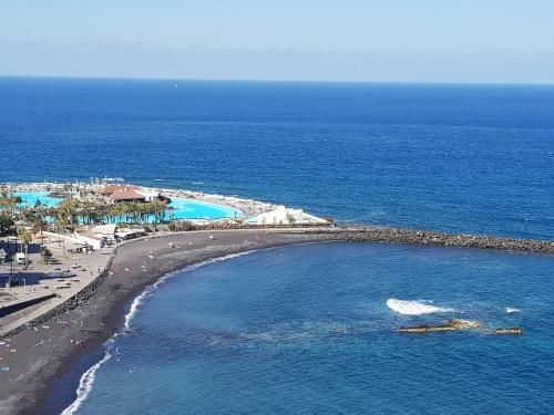 Apartamento C�ntrico, Amplio Y Con Balc�n Cerca Del Mar