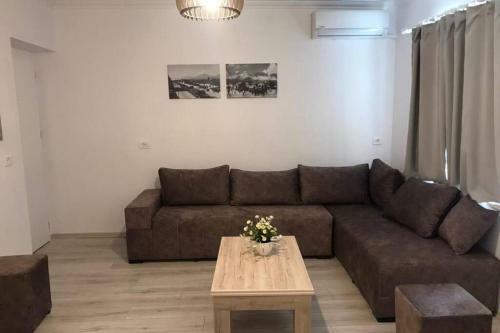 Apartamento Cozy Apt. 1 Min Walk From Square/tirane Centre