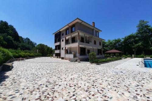 The Resident Villa With Pool