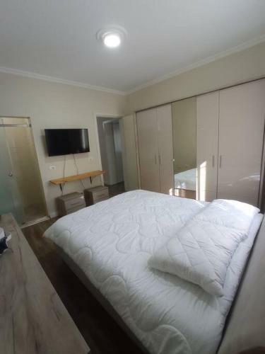 Lovely Modern Apartment(2 Beds+2 Baths) In A Villa