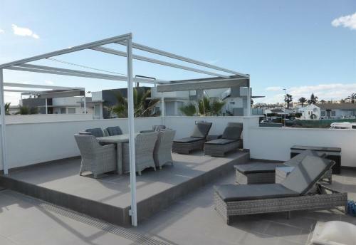 A Modern Villa With A Large Solari