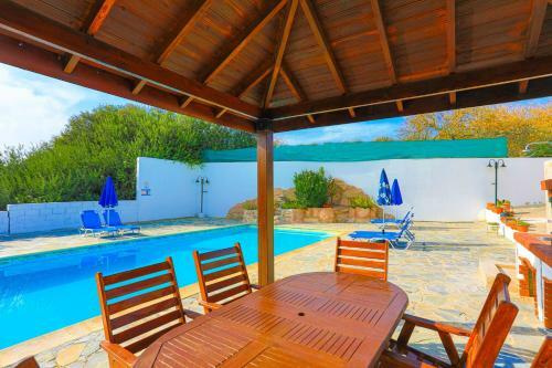 Villa Ira Finiki