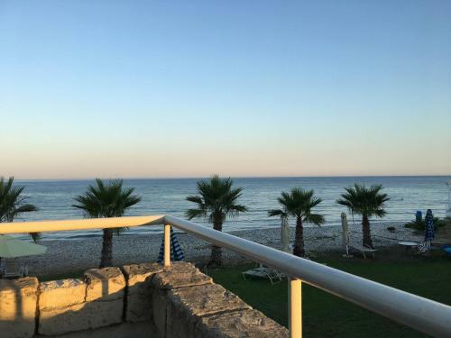 First Line Spacious House / 20m To The Beach!