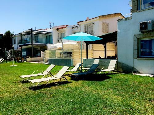 First Line Spacious House / 20m To The Beach!