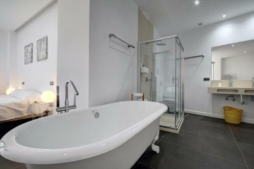 Wonderful Views In Luxury Apartment