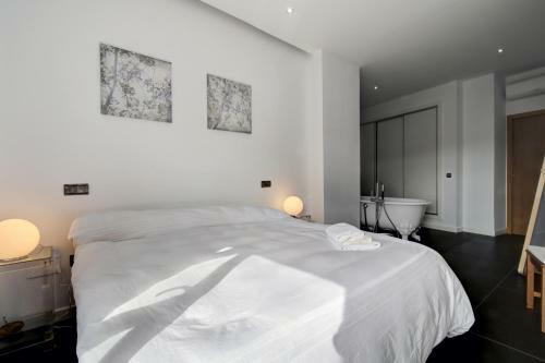 Wonderful Views In Luxury Apartment