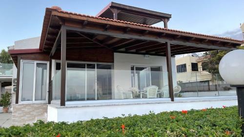 Dasaki Beach Villa - On Seafront