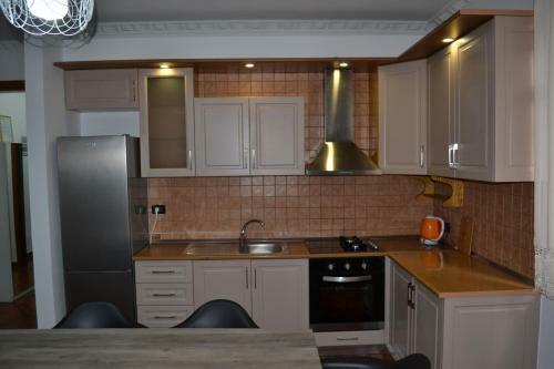 Kela's Central 5 Bd Apartment