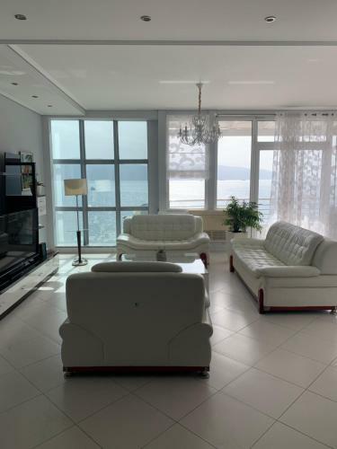 Sea La Vie Apartment