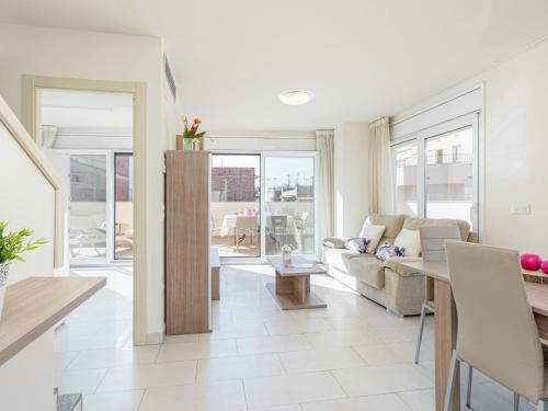 Modern Apartment In Roses Near Beach