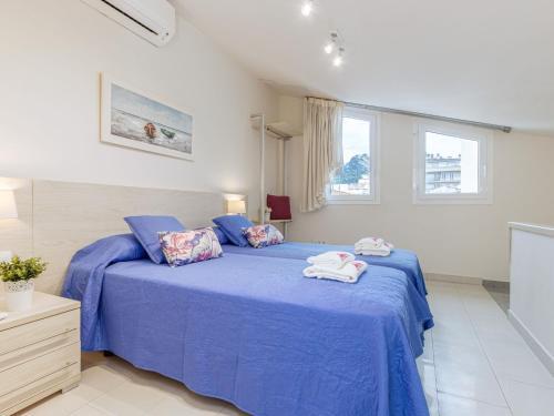 Modern Apartment In Roses Near Beach