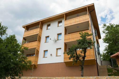Leader Apartment