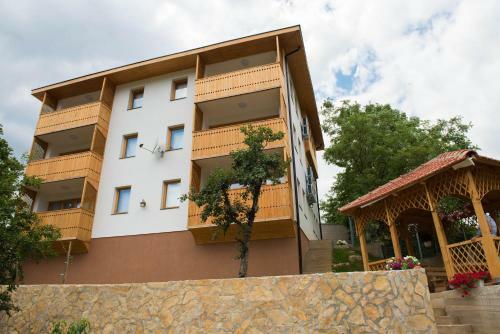 Leader Apartment
