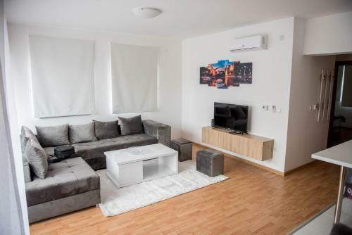 Leader Apartment