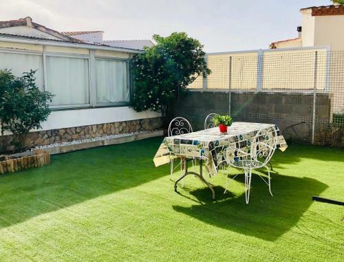 Magn�fica Casa Con Jard�n Y Barbacoa En Roses