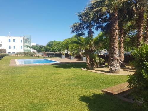 Beautiful Apartment Along The Beach, Pool, Parking