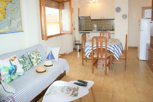 Apartamento En El Centro de Roses Cerca de La Playa