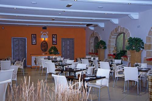 Aparthotel White Dolphin Complex