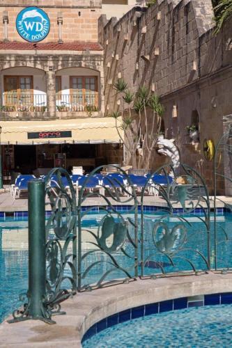 Aparthotel White Dolphin Complex