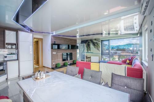 Kings View Apartment