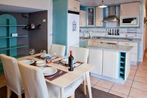 Frontbeach Apartment In Paradise