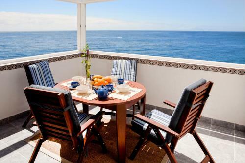 Frontbeach Apartment In Paradise