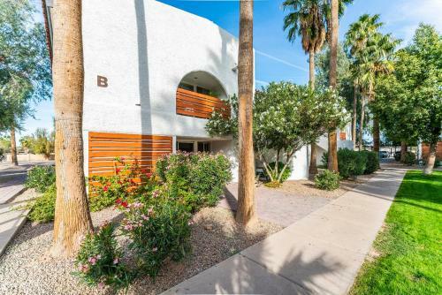 21- Modern Casa Grande Paradise Heated Pool Condo