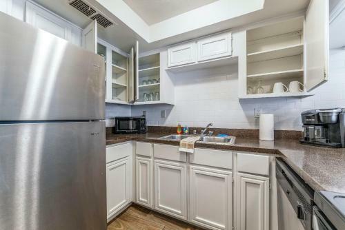 21- Modern Casa Grande Paradise Heated Pool Condo