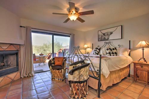 Apartamento Cave Creek Southwestern Studio With Fireplace!