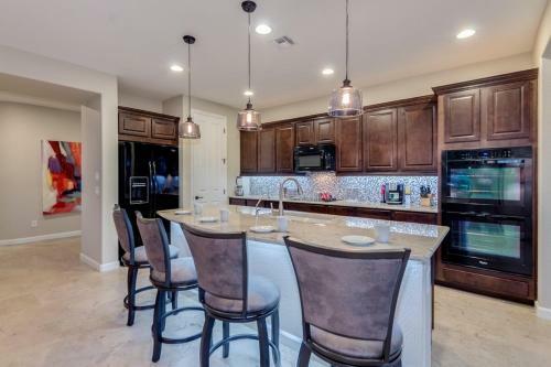 Luxurious Waterfront Oasis With Fire Pit Bbq!! Home