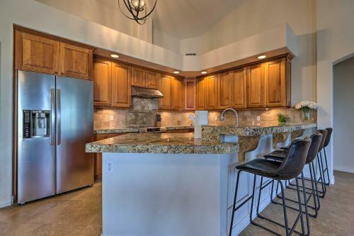 Lakefront Chandler House With Backyard Oasis!