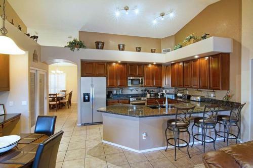 Crescent - Stunning Lake View With Pool, Bbq And Sunsets