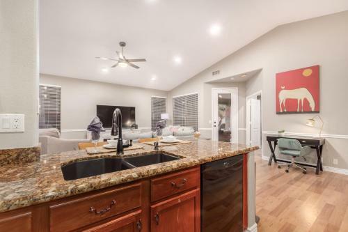 Awesome Chandler Home With Heated Pool! Home