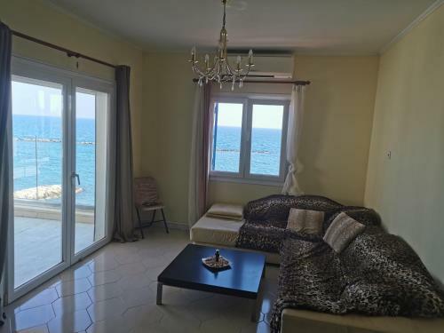 Beachfront Suites - Best Location Peaceful Green Place