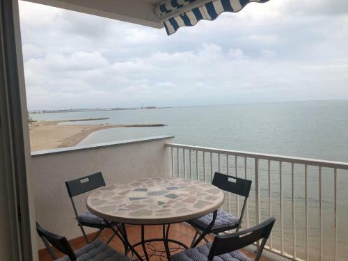 Apartamento En Primera L�nea de Mar