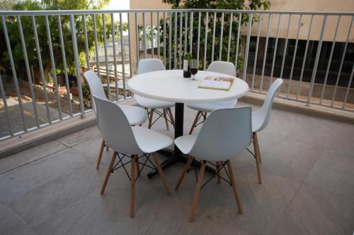 Mayra Seafront Luxury Apartment (Breakbooking-cy)
