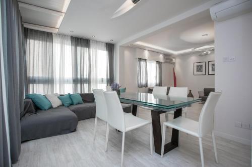 Mayra Seafront Luxury Apartment (Breakbooking-cy)