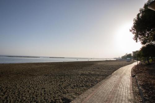 Mayra Seafront Luxury Apartment (Breakbooking-cy)