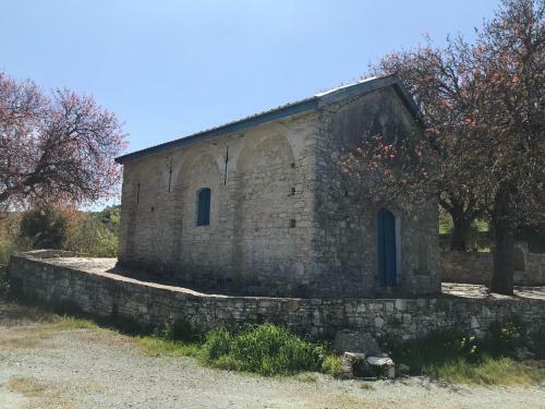 Poppys Retreat, Arsos Village