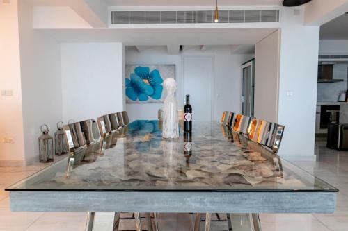 Luxurious Sea Front Three Bedroom Apartment