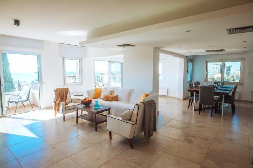 Apartamento Amathus Suite With Sea View