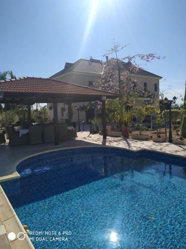 Villa Maos' Luxury House