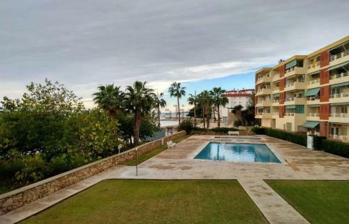 Apartamento Primera Linea de Mar Con Piscina